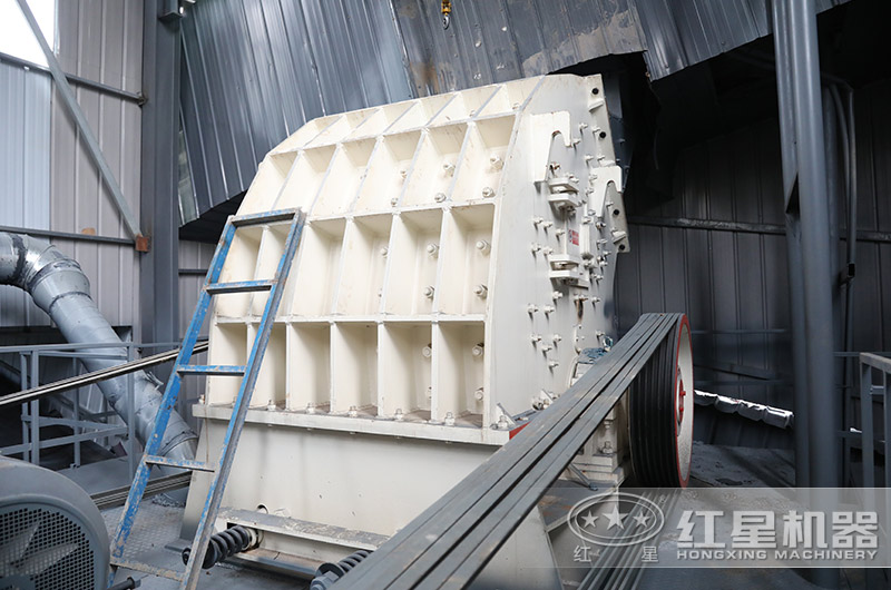 石灰石破碎客戶現場，適用錘破機