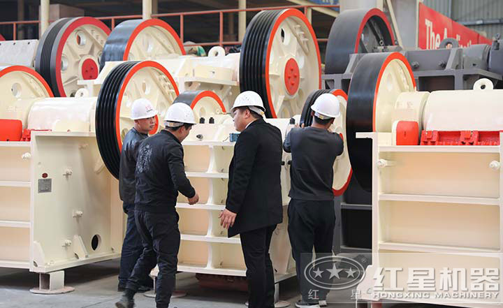 用戶來廠考察，多種設備型號讓用戶眼見為實